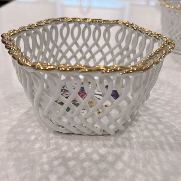 Vintage Romanian Porcelain Breakthrough Basket - Picture 5 of 5